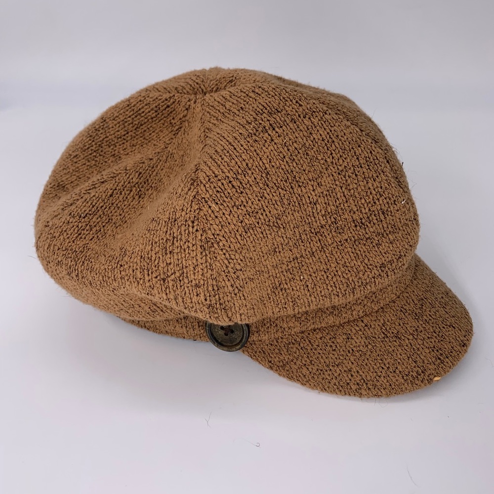 Tan fisherman’s cap